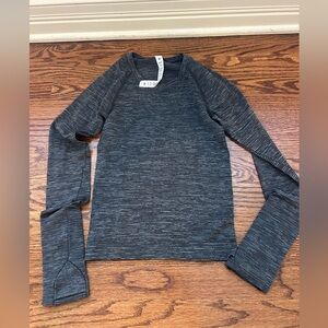 Lululemon swiftly tech long sleeve 2.0 race shirt, size 2. Heathered Black
